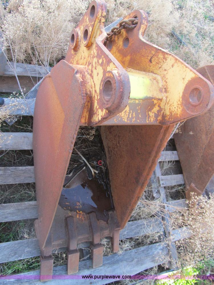 image for item E7519 Case backhoe bucket