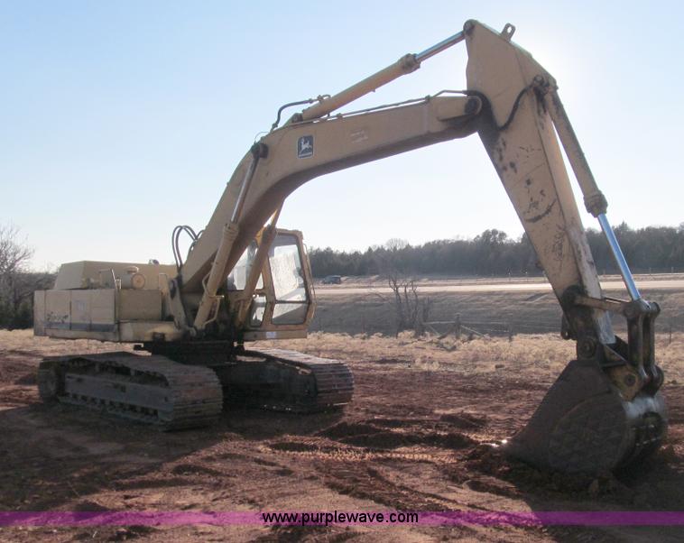 image for item E7520 1987 John Deere 792LC excavator
