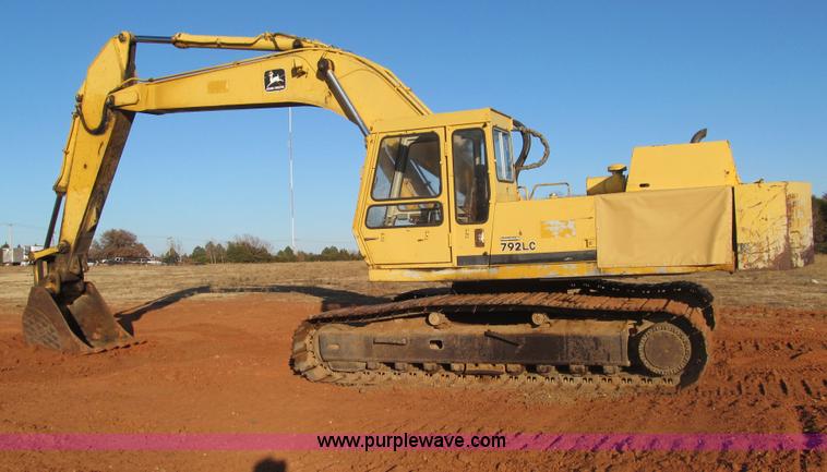 image for item E7520 1987 John Deere 792LC excavator