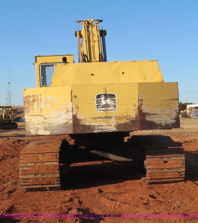 image for item E7520 1987 John Deere 792LC excavator