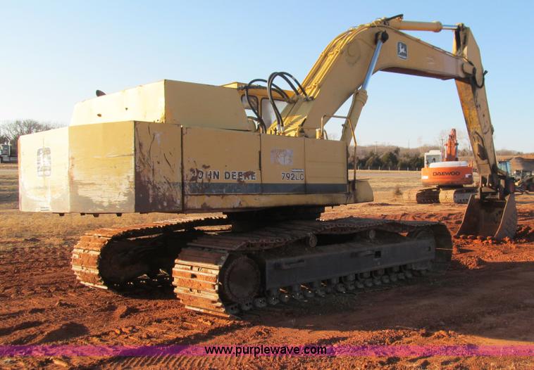 image for item E7520 1987 John Deere 792LC excavator