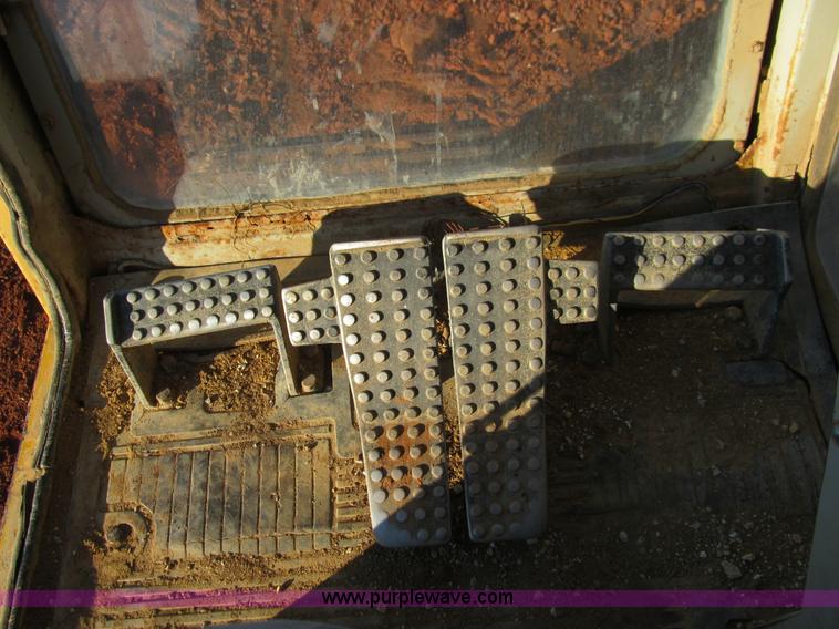 image for item E7520 1987 John Deere 792LC excavator