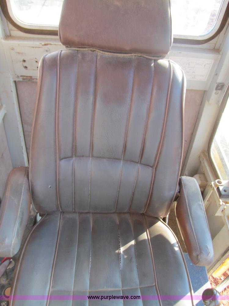 image for item E7520 1987 John Deere 792LC excavator