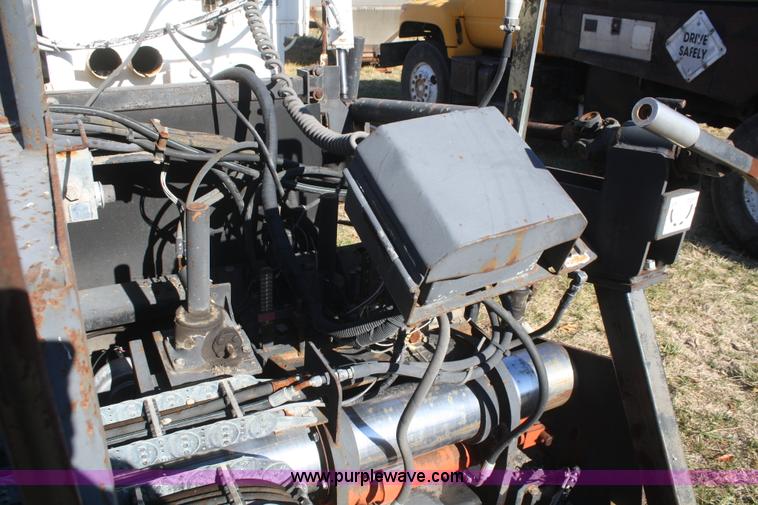 image for item F2772 Roadtec RP185-10 paver