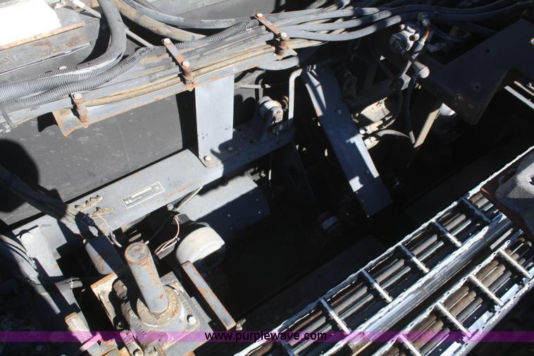 image for item F2772 Roadtec RP185-10 paver