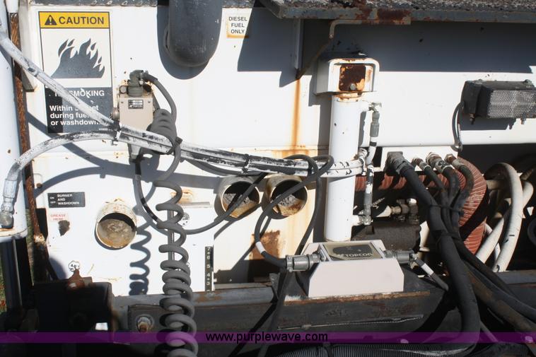 image for item F2772 Roadtec RP185-10 paver