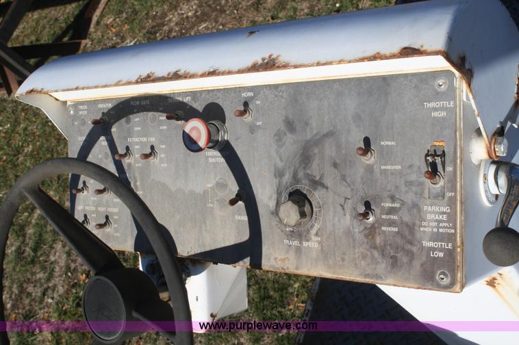 image for item F2772 Roadtec RP185-10 paver