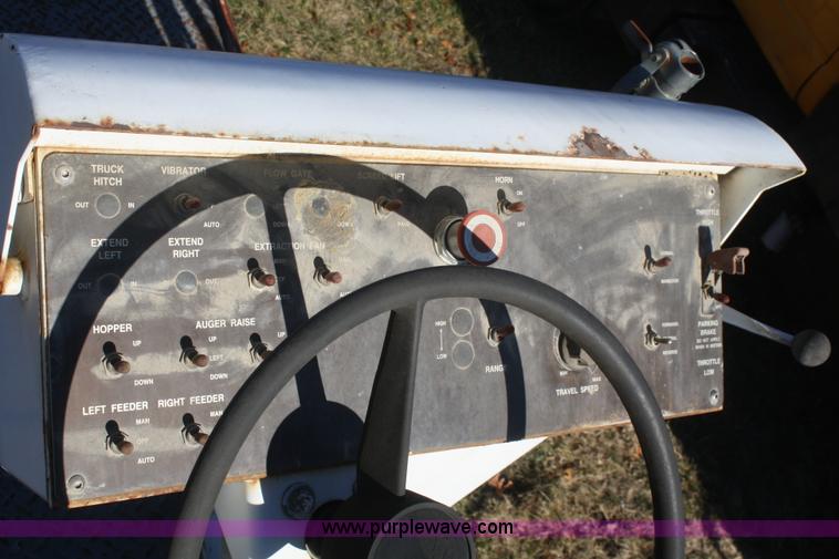 image for item F2772 Roadtec RP185-10 paver