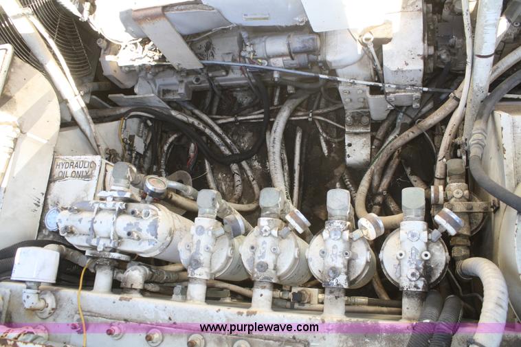 image for item F2772 Roadtec RP185-10 paver