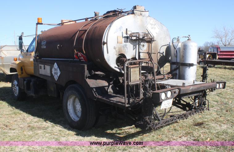 image for item F2892 1996 GMC TopKick oil distributor truck