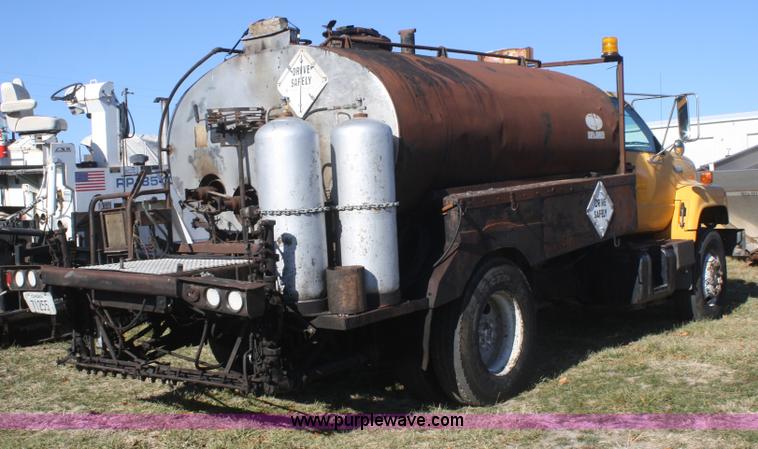 image for item F2892 1996 GMC TopKick oil distributor truck