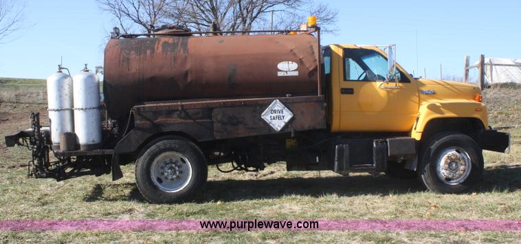 image for item F2892 1996 GMC TopKick oil distributor truck