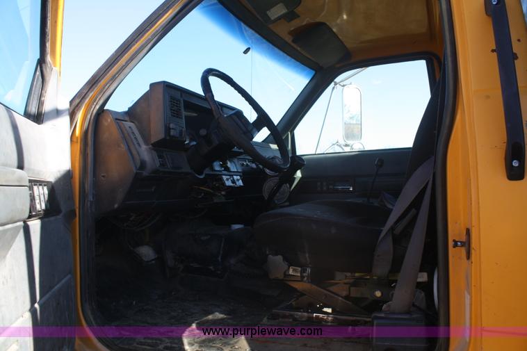 image for item F2892 1996 GMC TopKick oil distributor truck