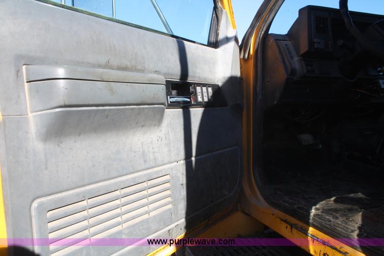 image for item F2892 1996 GMC TopKick oil distributor truck