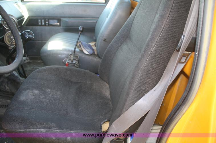 image for item F2892 1996 GMC TopKick oil distributor truck