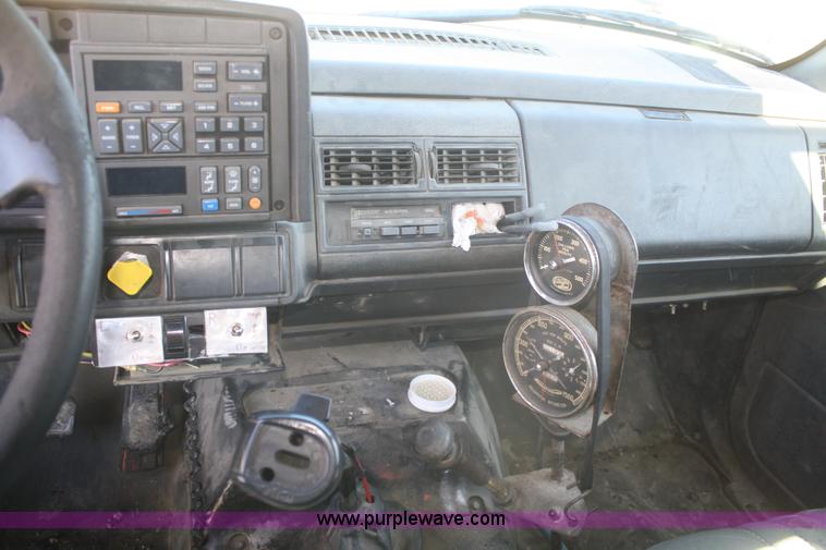 image for item F2892 1996 GMC TopKick oil distributor truck