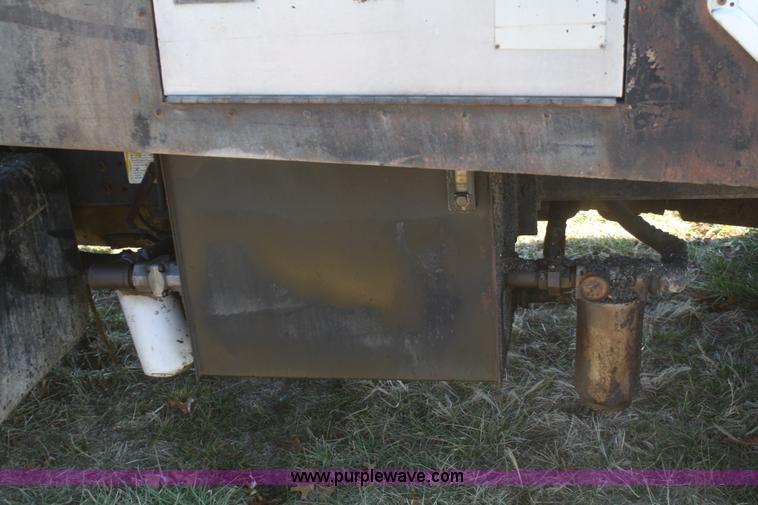 image for item F2892 1996 GMC TopKick oil distributor truck