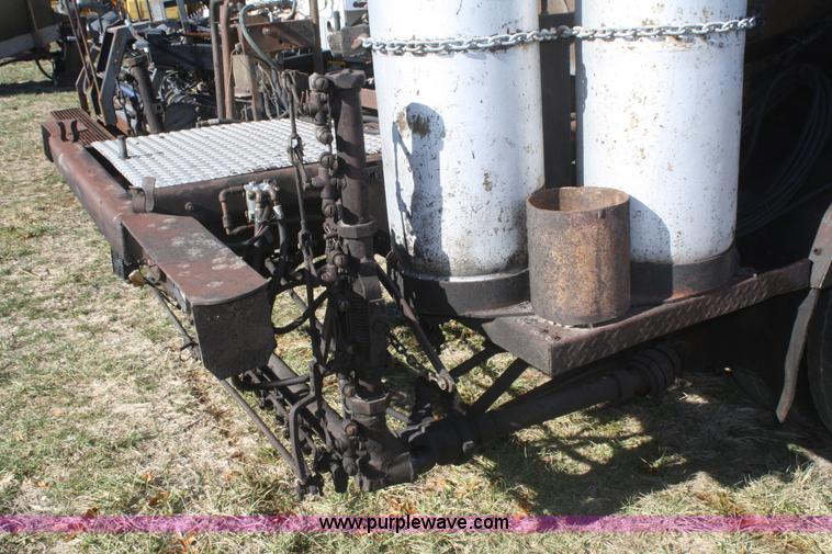 image for item F2892 1996 GMC TopKick oil distributor truck