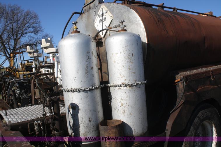 image for item F2892 1996 GMC TopKick oil distributor truck