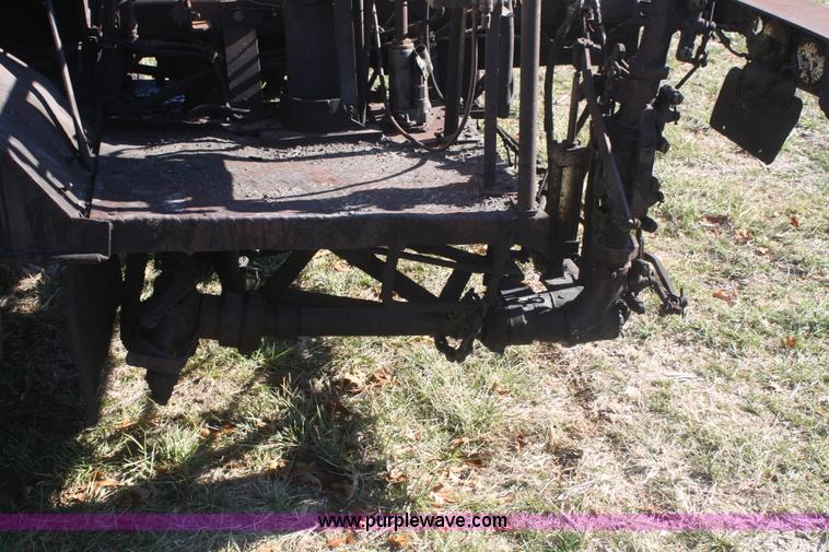 image for item F2892 1996 GMC TopKick oil distributor truck