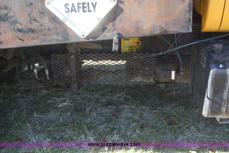 image for item F2892 1996 GMC TopKick oil distributor truck