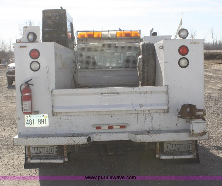 image for item F2895 2004 Ford F550 XL Super Duty service truck