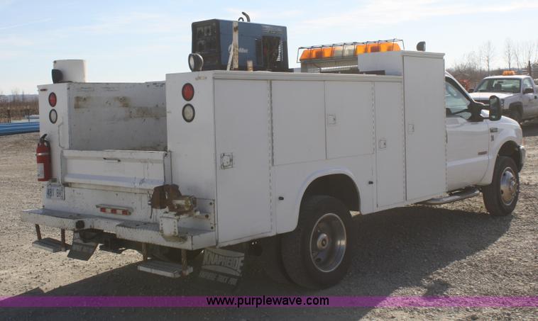image for item F2895 2004 Ford F550 XL Super Duty service truck