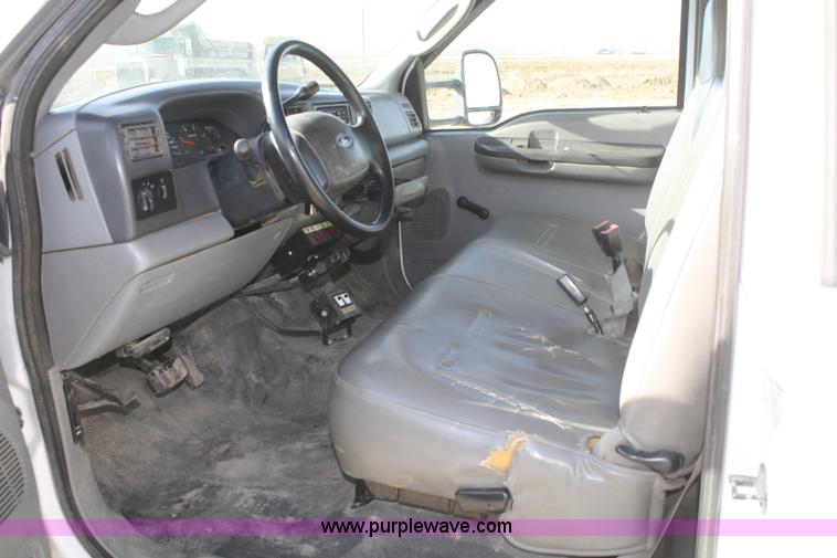 image for item F2895 2004 Ford F550 XL Super Duty service truck