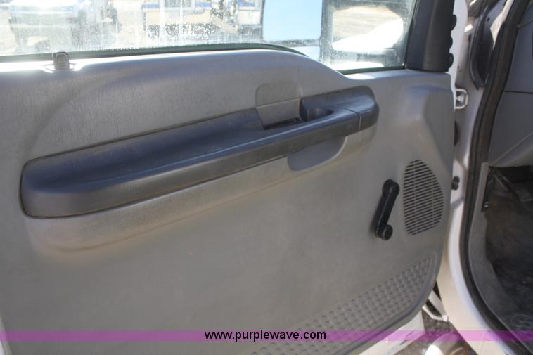 image for item F2895 2004 Ford F550 XL Super Duty service truck