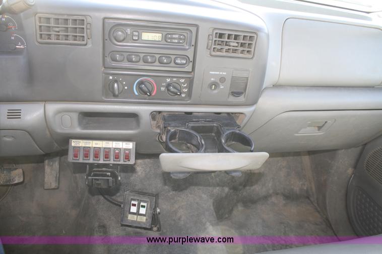 image for item F2895 2004 Ford F550 XL Super Duty service truck