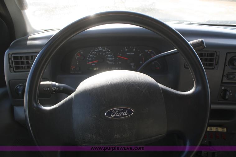 image for item F2895 2004 Ford F550 XL Super Duty service truck