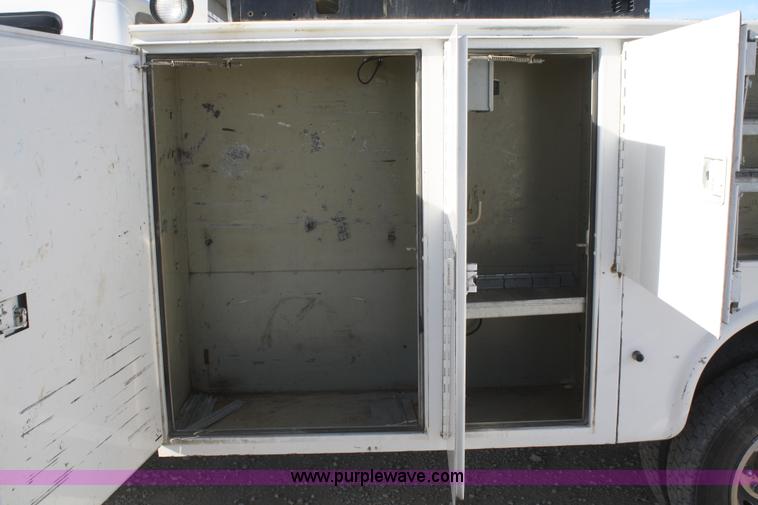 image for item F2895 2004 Ford F550 XL Super Duty service truck