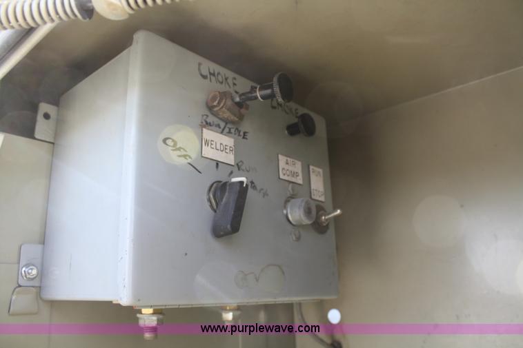 image for item F2895 2004 Ford F550 XL Super Duty service truck