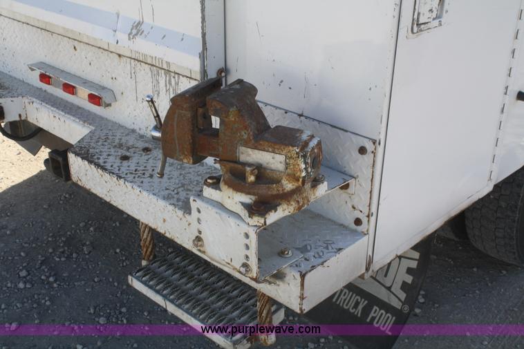 image for item F2895 2004 Ford F550 XL Super Duty service truck