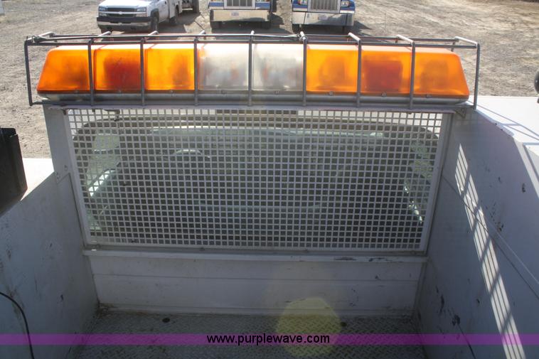 image for item F2895 2004 Ford F550 XL Super Duty service truck