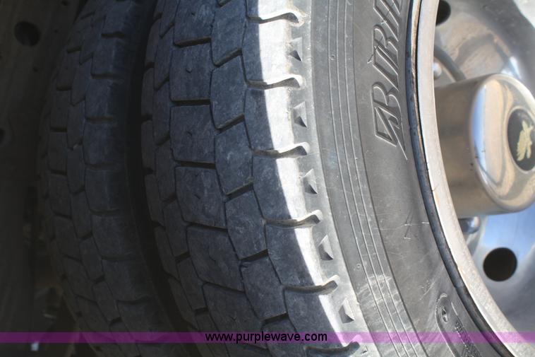 image for item F2895 2004 Ford F550 XL Super Duty service truck