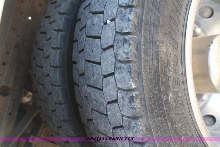 image for item F2895 2004 Ford F550 XL Super Duty service truck