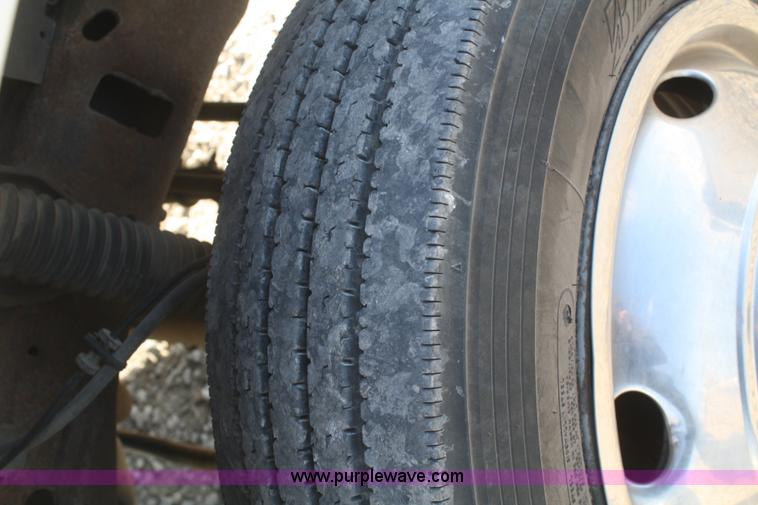 image for item F2895 2004 Ford F550 XL Super Duty service truck