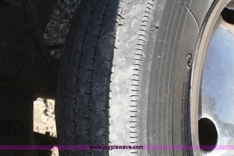 image for item F2895 2004 Ford F550 XL Super Duty service truck