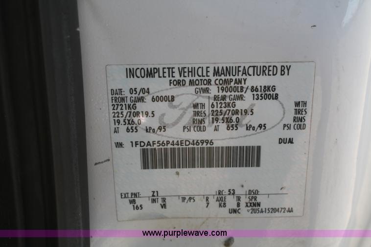 image for item F2895 2004 Ford F550 XL Super Duty service truck