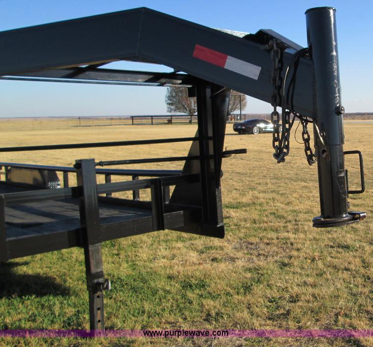 image for item F3068 Kearney 22' gooseneck trailer