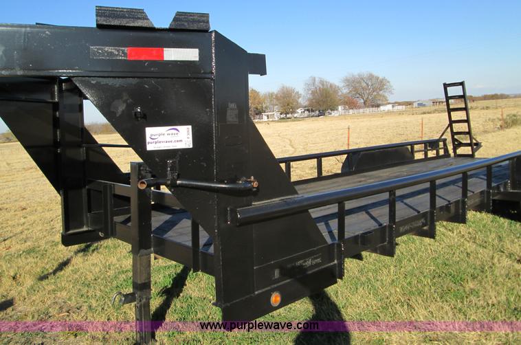 image for item F3068 Kearney 22' gooseneck trailer