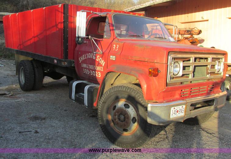 image for item F4069 1982 GMC TopKick 6000 dump truck