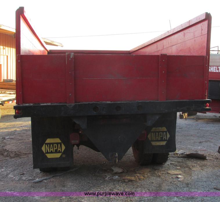 image for item F4069 1982 GMC TopKick 6000 dump truck