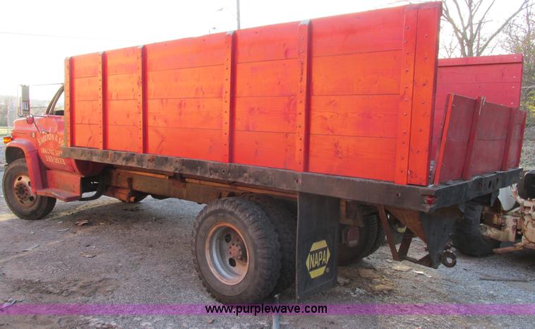image for item F4069 1982 GMC TopKick 6000 dump truck