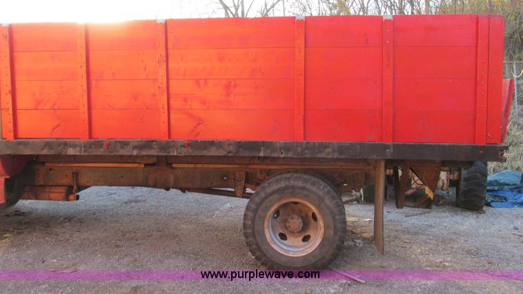 image for item F4069 1982 GMC TopKick 6000 dump truck