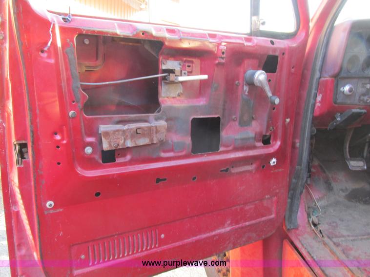 image for item F4069 1982 GMC TopKick 6000 dump truck