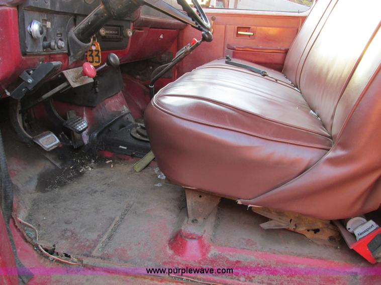 image for item F4069 1982 GMC TopKick 6000 dump truck