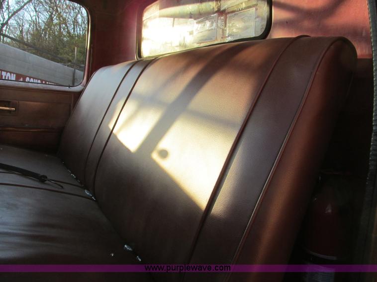 image for item F4069 1982 GMC TopKick 6000 dump truck