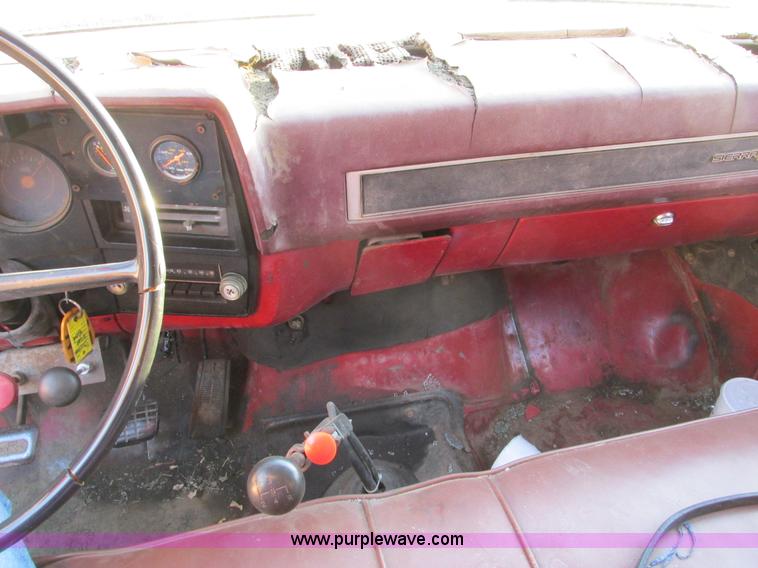 image for item F4069 1982 GMC TopKick 6000 dump truck